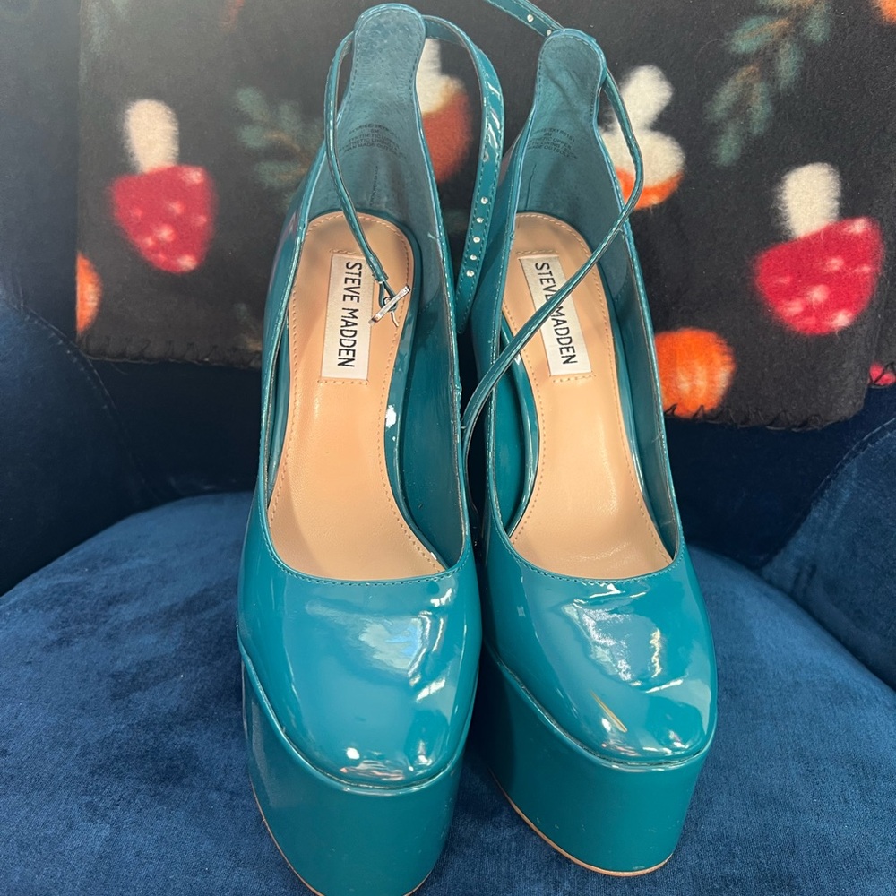 Steve Madden Glossy Teal Patent Platform Slingbacks
